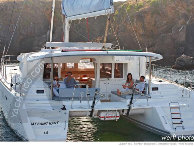 Katamaran Lagoon 450 F chartern in Trogir