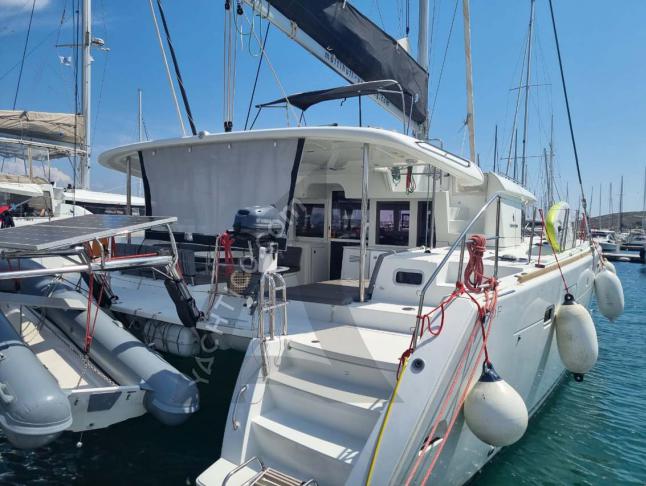 Kat Lagoon 450 F chartern in Lavrio