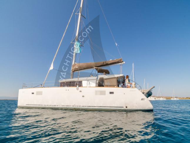 Catamaran Lagoon 450 F for charter in Tourlos Marina