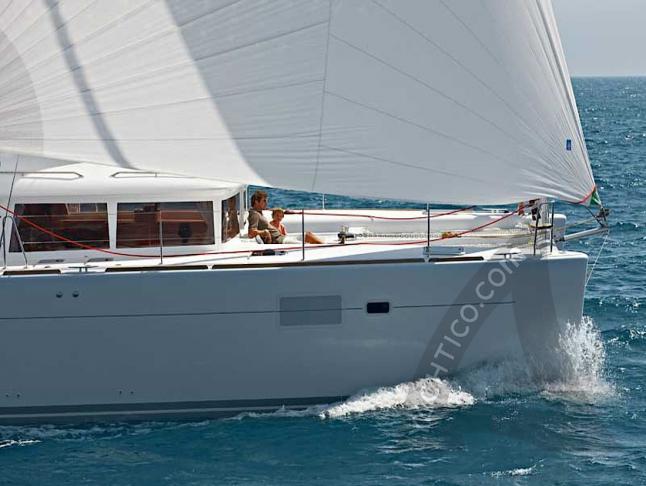 Kat Lagoon 450 F chartern in Placencia