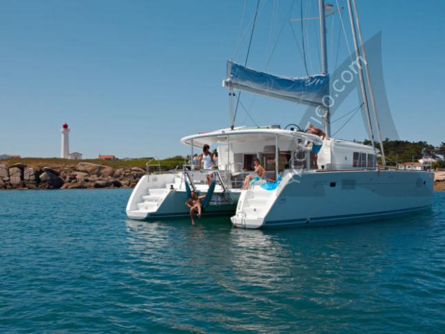 Katamaran Lagoon 450 F chartern in Marina La Lonja