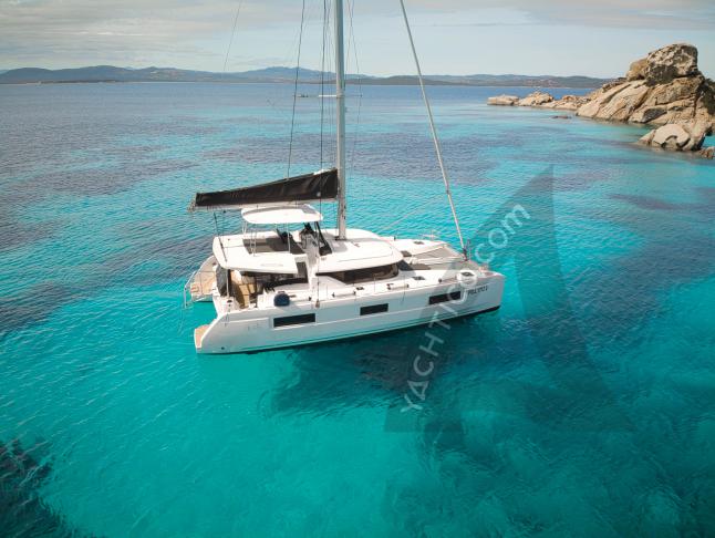 Katamaran Lagoon 46 Yachtcharter in Porto Pollo Marina