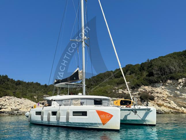 Cat Lagoon 46 for hire in Aktion