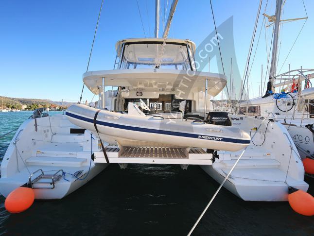 Kat Lagoon 46 chartern in Trogir