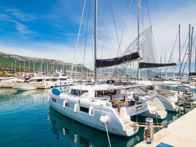 Katamaran Lagoon 46 chartern in Kastel Gomilica
