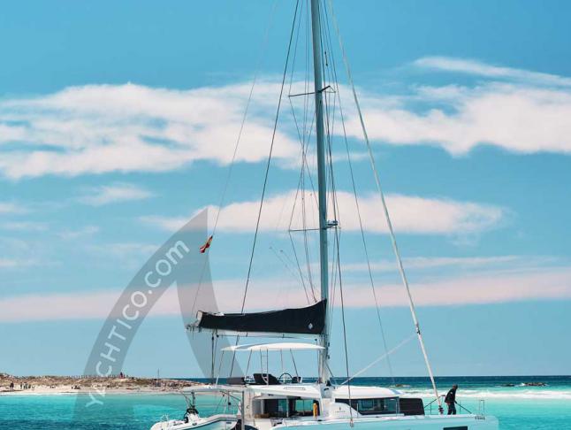 Catamaran Lagoon 46 for hire in Marina San Antonio