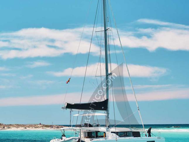 Katamaran Lagoon 46 chartern in Marina San Antonio