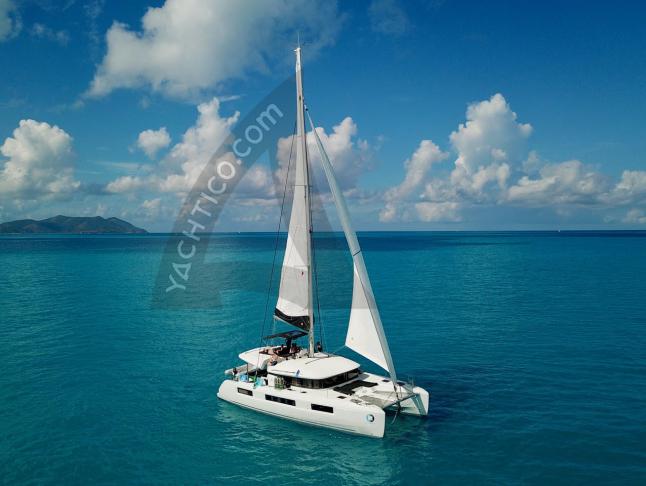 Katamaran Lagoon 50 Yachtcharter in Hodges Creek Marina