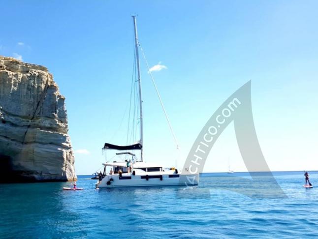 Cat Lagoon 50 for hire in Marina Parikia Port