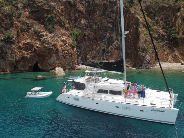 Katamaran Lagoon 500 chartern in Road Harbour