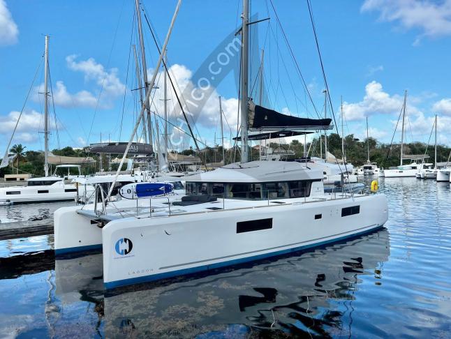 Katamaran Lagoon 52 chartern in Maya Cove