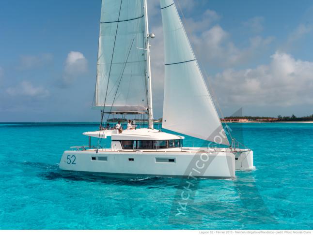 Katamaran Lagoon 52 F chartern in Ajaccio