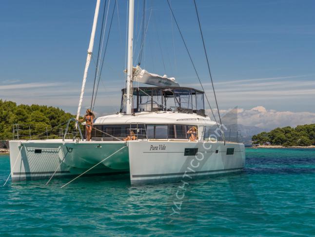 Kat Lagoon 560 chartern in ACI Marina Split