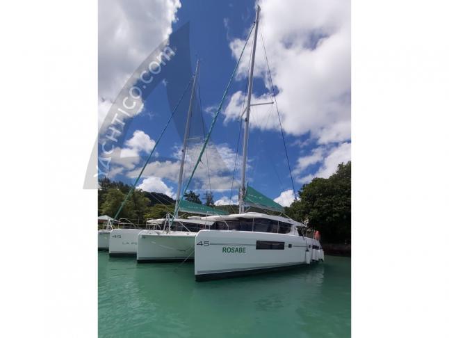 Kat Leopard 45 chartern in Eden Island Resort