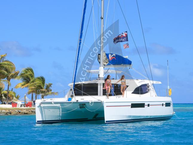 Katamaran Leopard 48 Yachtcharter in Zea Marina