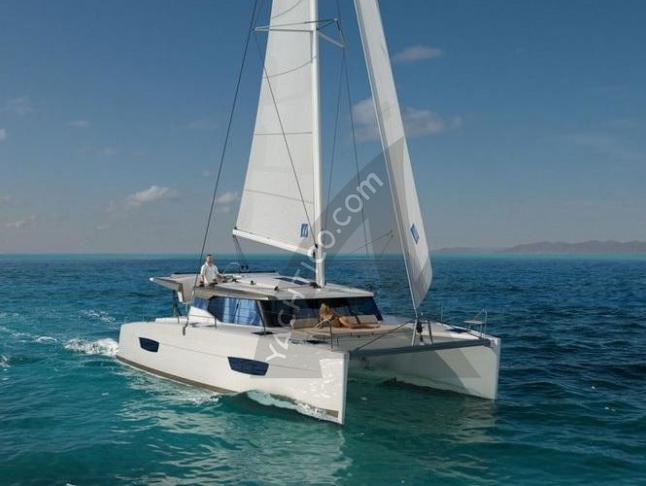 Kat Lucia 40 chartern in Joma Marina