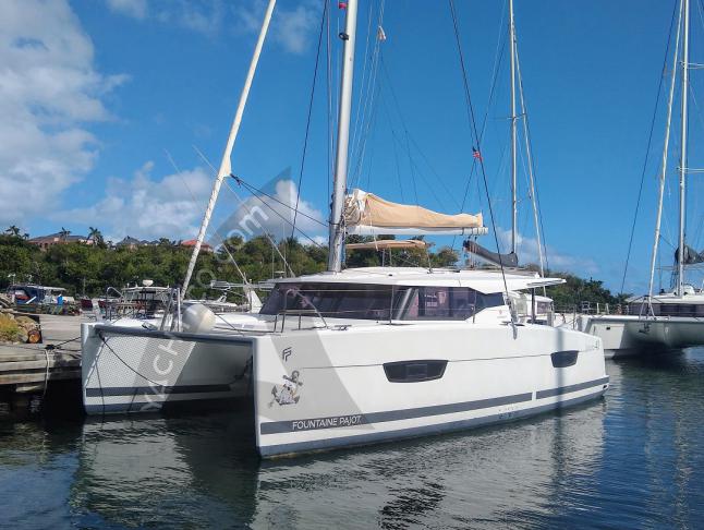 Cat Lucia 40 available for charter in Maya Cove