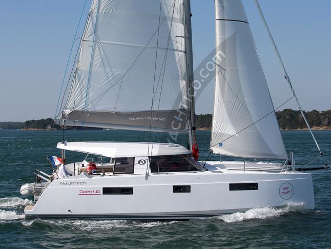Kat Nautitech 40 Yachtcharter in Marine Betina