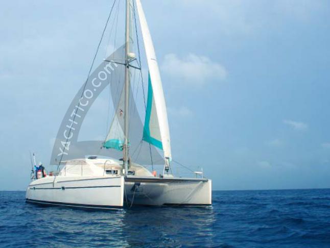 Catamaran Nautitech Open 40 for rent in Tupile