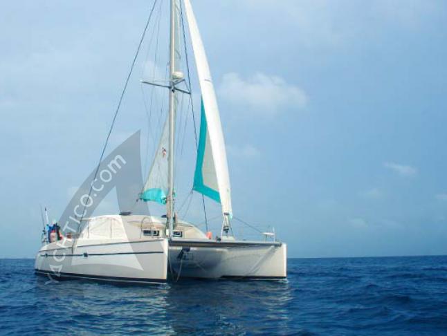 Kat Nautitech Open 40 chartern in Hafen von Tupile