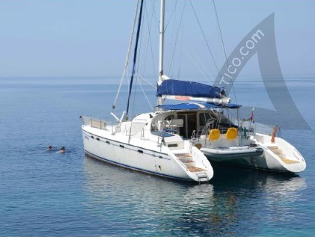 Katamaran Privilege 465 chartern in Trogir