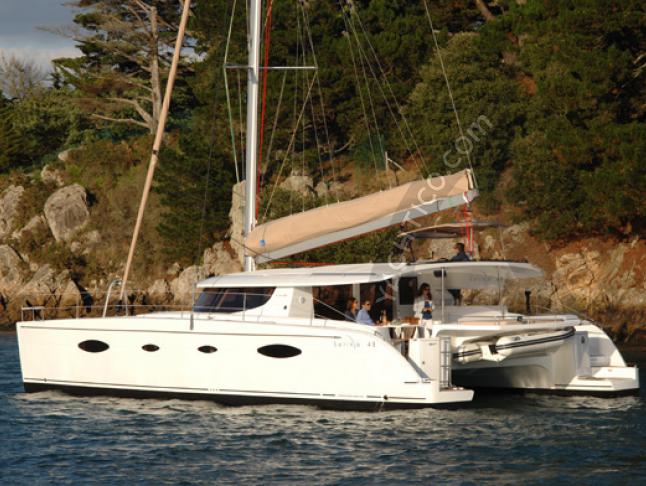 Cat Salina 48 for charter in Kastela