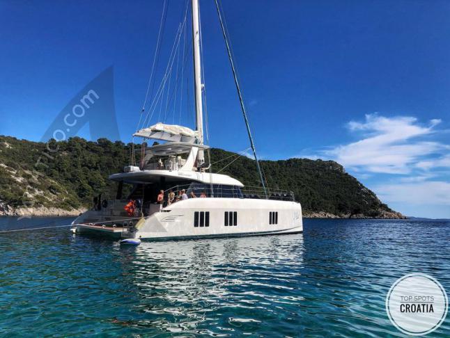Cat Sunreef 50 for rent in Uturoa