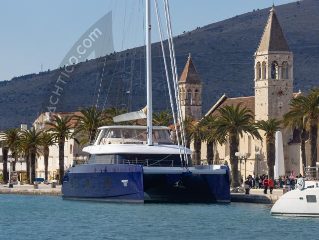 Katamaran Sunreef 80 chartern in Kastel Gomilica