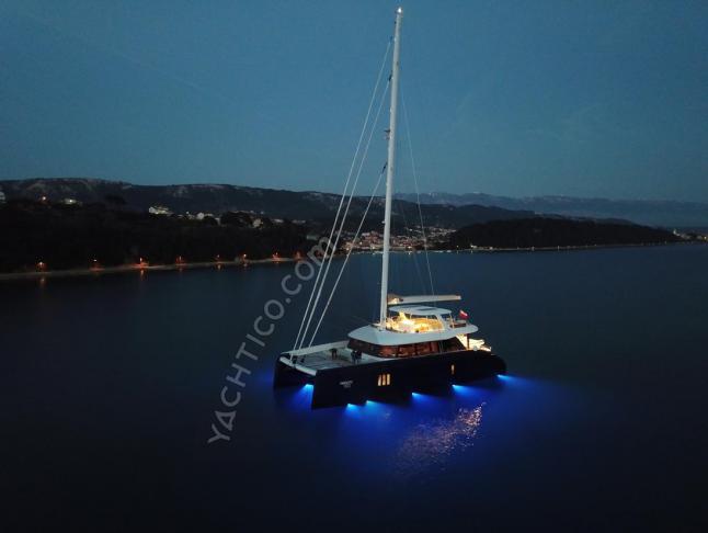 Kat Sunreef 80 chartern in Cole Bay