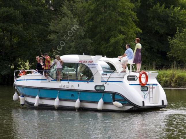 Houseboat Confort 900 DP available for charter in Saverne