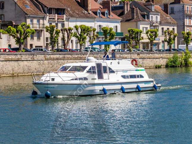 Houseboat Europa 400 for rent in Fuerstenberg