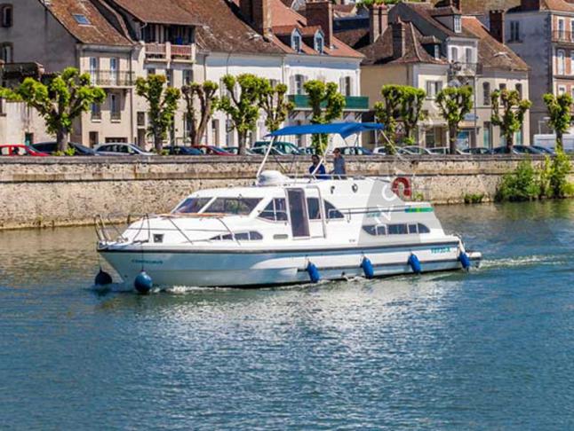 Hausboot Europa 400 chartern in Yachthafen la Gare du Pin