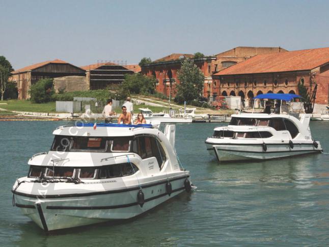 Houseboat Minuetto 6 for charter in Casale sul Sile