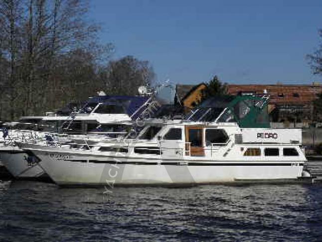 Houseboat Pedro 36 Kruiser AK for hire in Marina Wesenberg