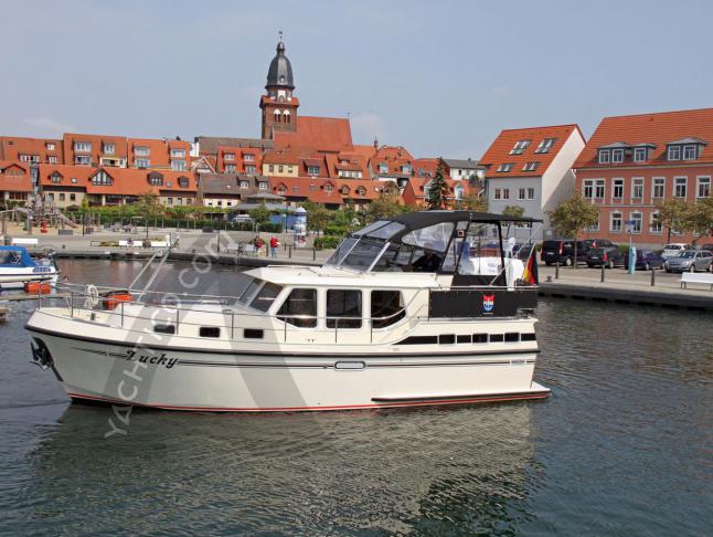 Houseboat Pedro Levanto 970 Classic for hire in Yacht Harbour Maremueritz