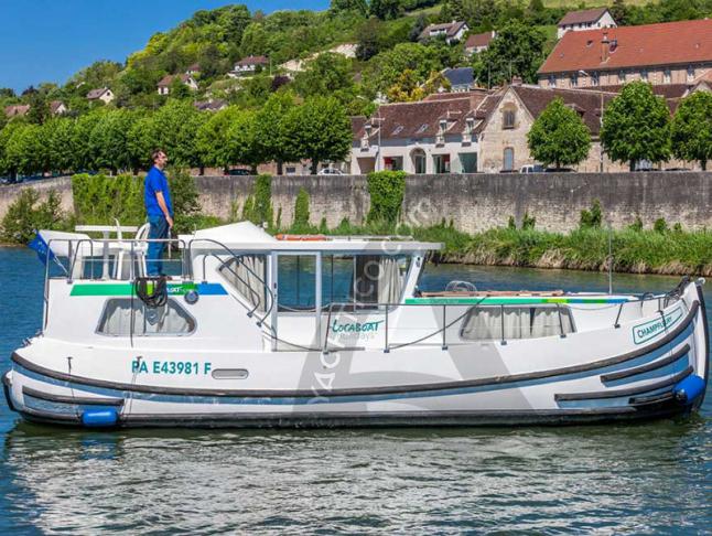Houseboat Penichette 1020 available for charter in Cahors