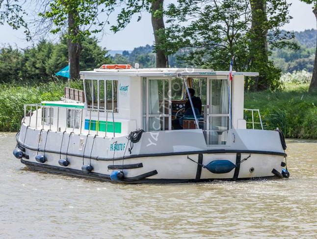 Houseboat Penichette 1260 available for charter in Lutzelbourg