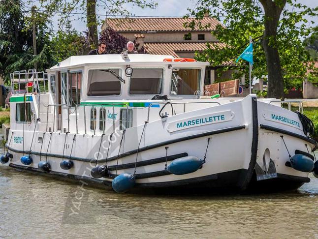 Houseboat Penichette 1400 for hire in Saint Leger sur Dheune
