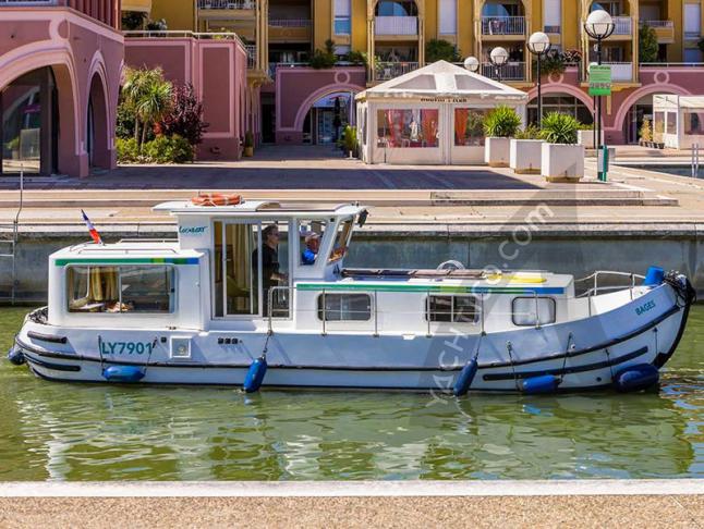 Houseboat Penichette 935 available for charter in Carrick on Shannon