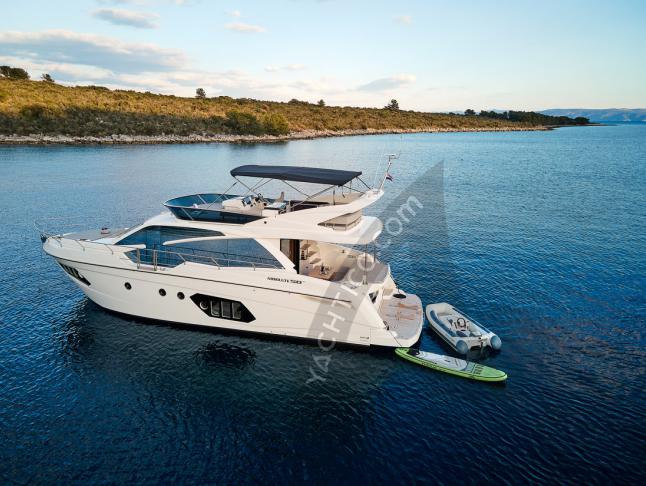 Yacht Absolute 50 Fly for rent in Stobrec