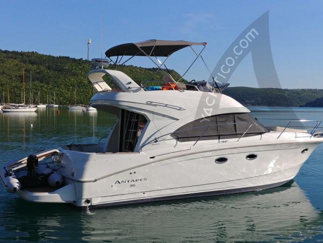Motor yacht Antares 36 for rent in Trget Harbour