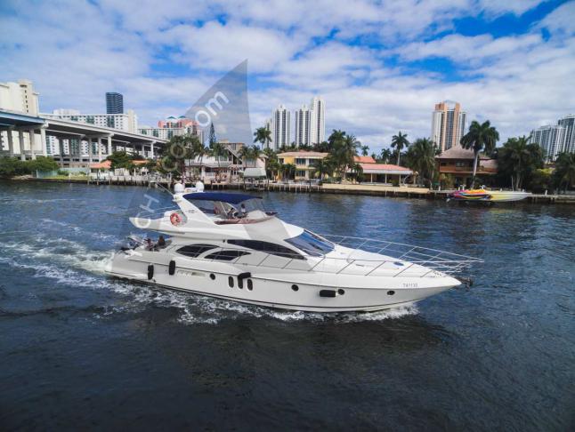 Motorboat Azimut 62 Fly available for charter in Nassau
