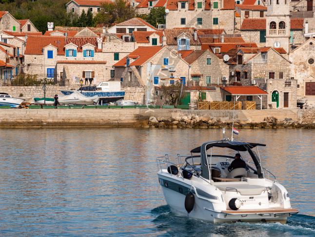 Motor yacht Bavaria 29 Sport available for charter in Tribunj