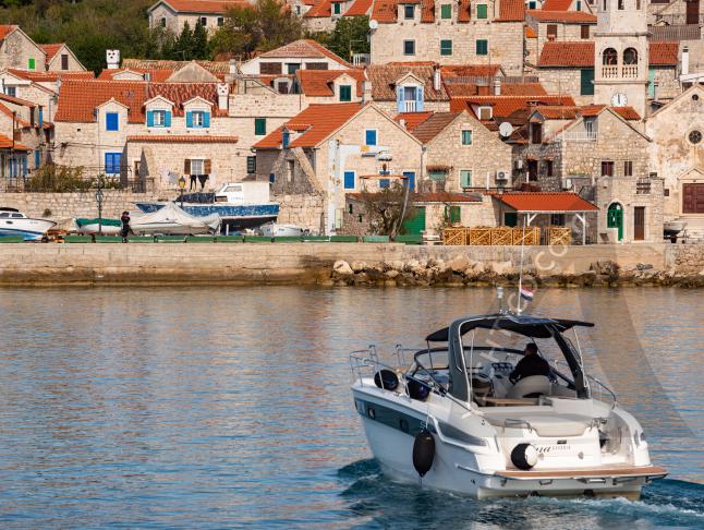 Motoryacht Bavaria 29 Sport Yachtcharter in Tribunj