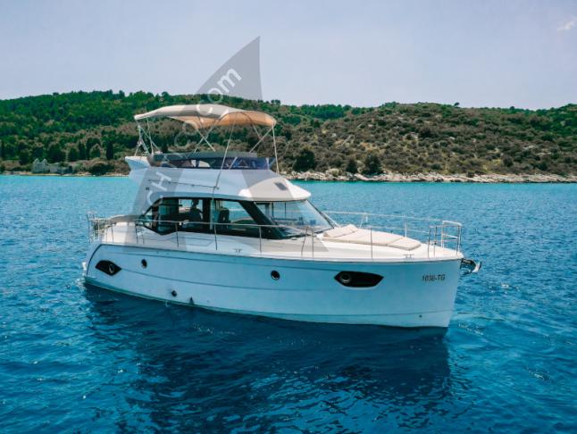 Motor yacht Bavaria E40 FLY for rent in Seget