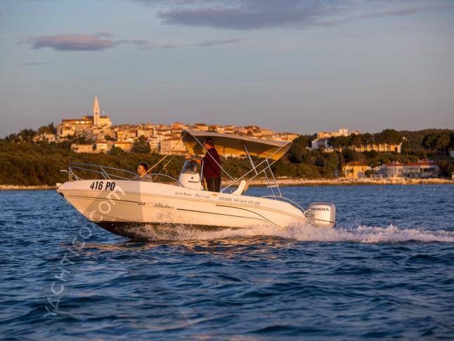 Motorboot Bluline 19 Open chartern in Vrsar