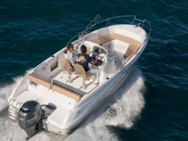 Motorboat Cap Camarat 6.5 CC for hire in Bandol
