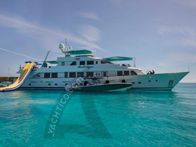 Motorboat Christensen 130 for rent in Palm Cay Marina