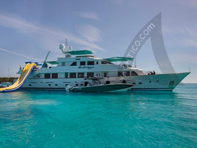 Motoryacht Christensen 130 chartern in Palm Cay Marina