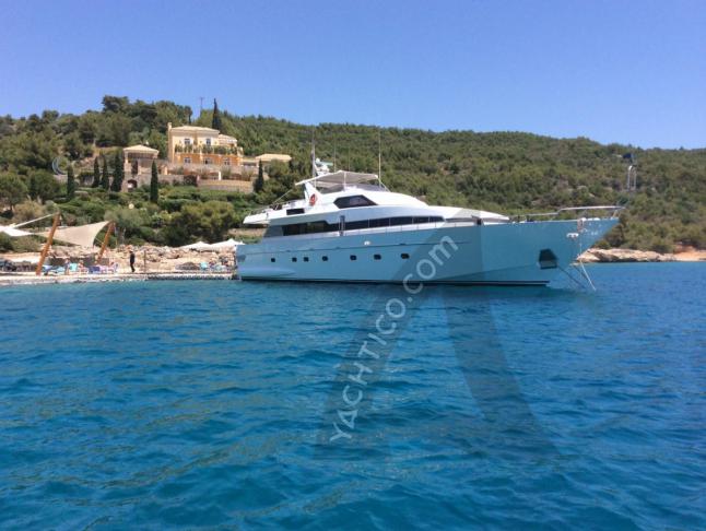 Luxury yacht vacations Greece
